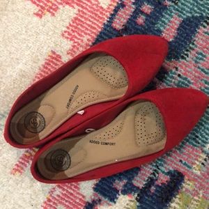 Size 8, SO red flats